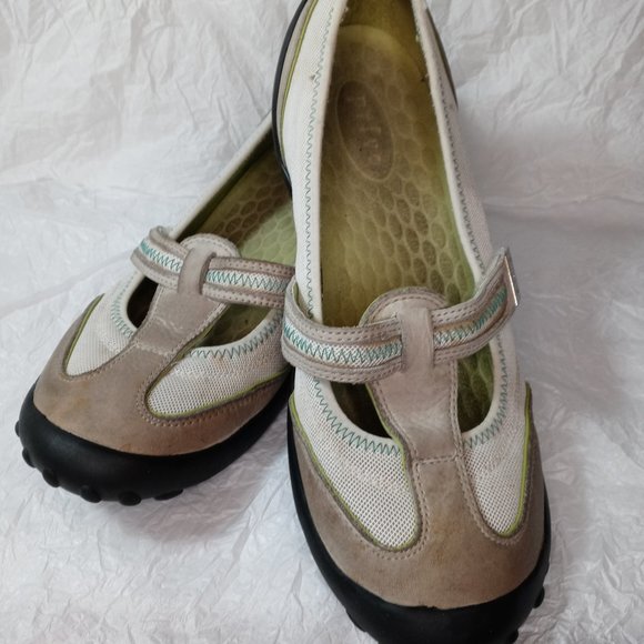 privo by clarks flats